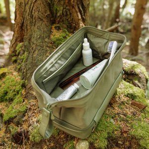 NWT Never Used Béis Dopp Kit in Olive